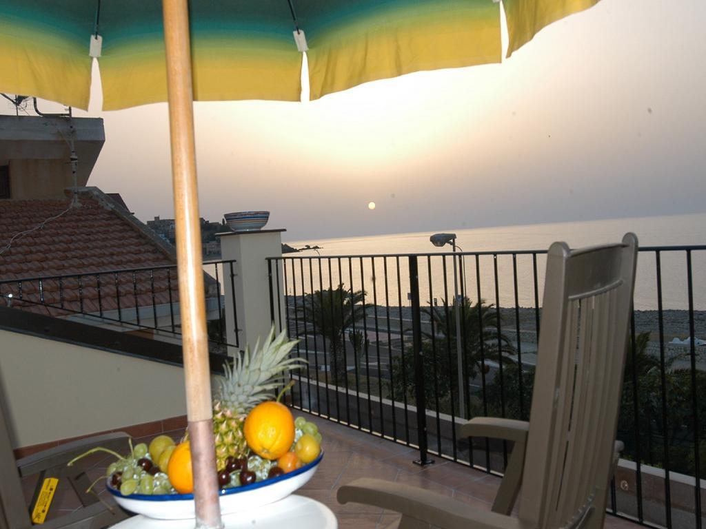 Casa Vacanze Due Passi E Il Mare Castel di Tusa Bilik gambar